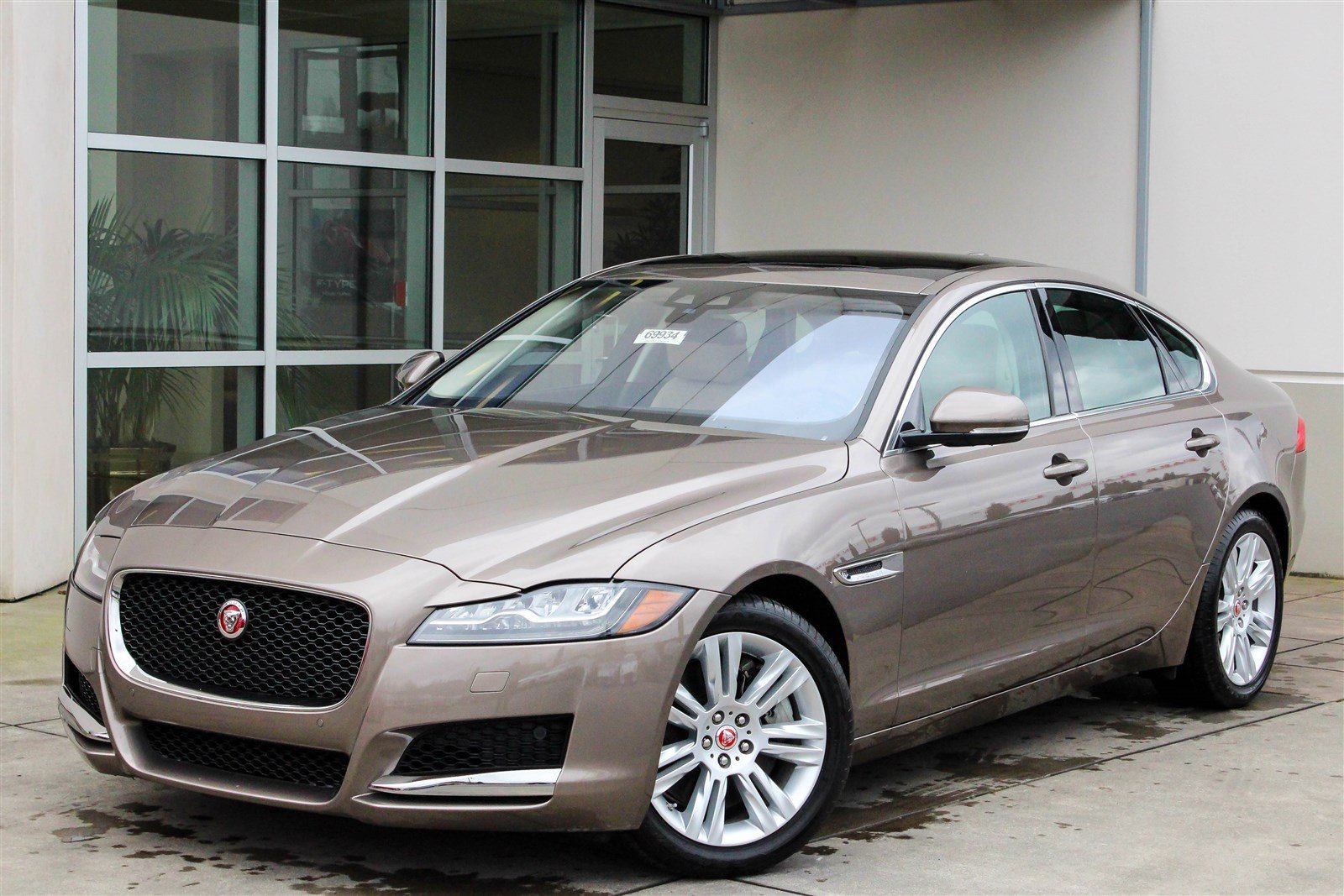 New 2017 Jaguar XF 35t Premium 4dr Car in Lynnwood #69934 | Jaguar Seattle