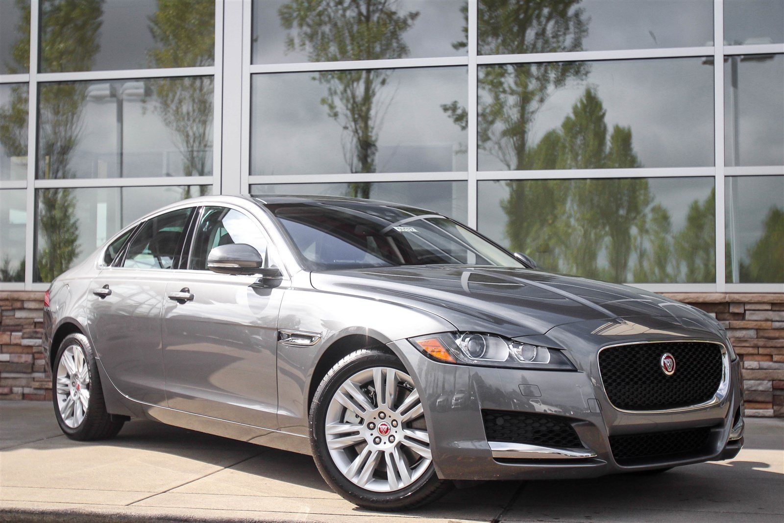 New 2017 Jaguar XF 35t Premium 4dr Car in Lynnwood #59532 | Jaguar Seattle